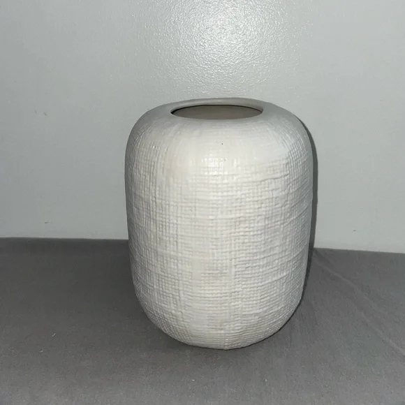 threshold cream ceramic vase - Picture 2 of 4